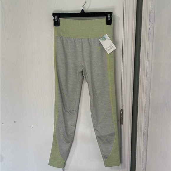 Gymshark NWT Hyper-Amplify Seamless Leggings
Lime/Gray Butt Lifting Size Medium - Picture 1 of 9